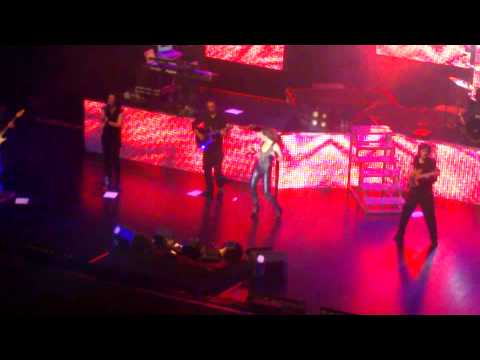 Malu "No Me Extraña Nada" 2/02/13 VIGO.