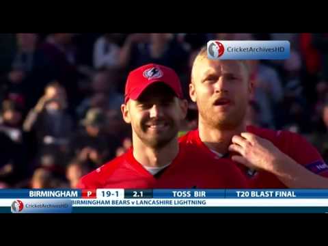 Andrew "Freddie" Flintoff takes a wicket first ball (Ian Bell) - NatWest T20 Blast Final 2014