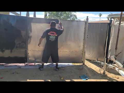 Paint metal gates with RUST-OLEUM TURBO spray paint