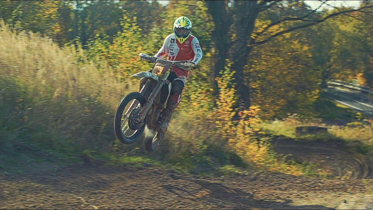 Motocross Attack! Pure Akrapovic Braap!