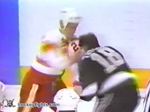 Dave Taylor vs Jim Peplinski Apr 20, 1989