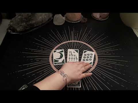 #tarot for the weekend of February 6th - 8th, 2026: She should learn not to give too much! 🔥👸