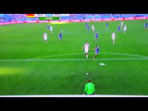 Higuaín falla contra Alemania en Brasil 2014