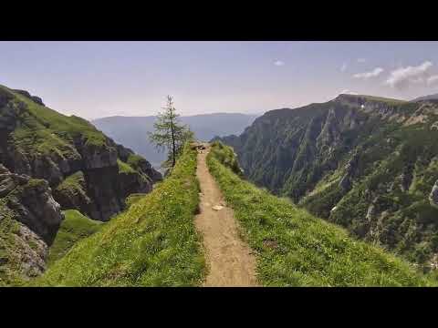 Brâna mare a Caraimanului, traseul de la Cabana Caraiman la Crucea Eroilor, Muntii Bucegi.