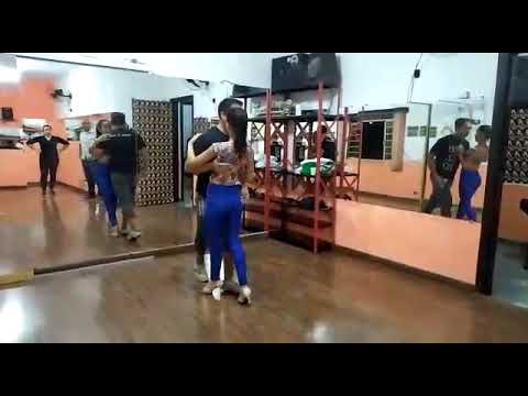 Passos da Aula de Zouk (improviso)