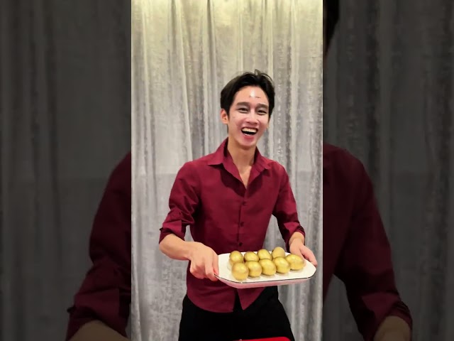 Vídeo relacionado con Shengruili Quinn Disfraz de mujer Quinn, disfraz de cosplay para adultos, niñas, villano, kit incluye chaqueta, camiseta, pantalones cortos, guantes y bordado de globo, disfraz de Quinn para Halloween