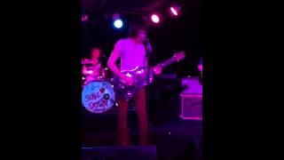 Tyler Bryant and the Shakedown || Last One Leaving