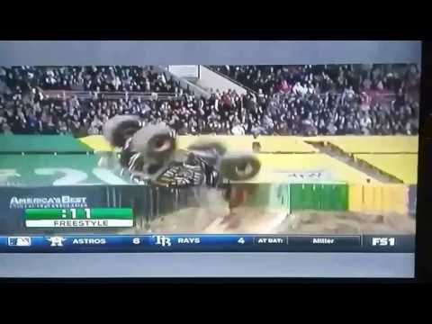 First ever backflip in reverse,  MAX D at the Monster Jam world finals 2017