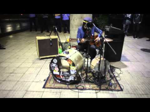 O Lendario Chucrobillyman live at Lapa bus station