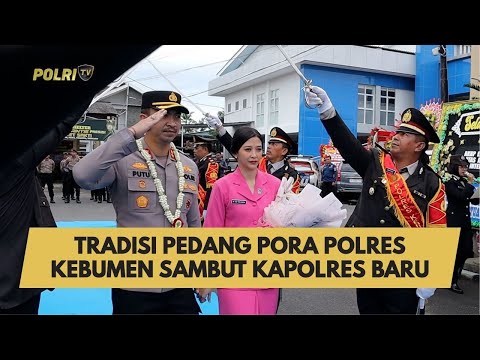 TRADISI PEDANG PORA POLRES KEBUMEN SAMBUT KAPOLRES BARU
