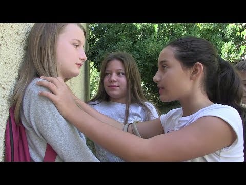 Une fille différente [Fiction - Court métrage] ( Discrimination / Harcèlement )