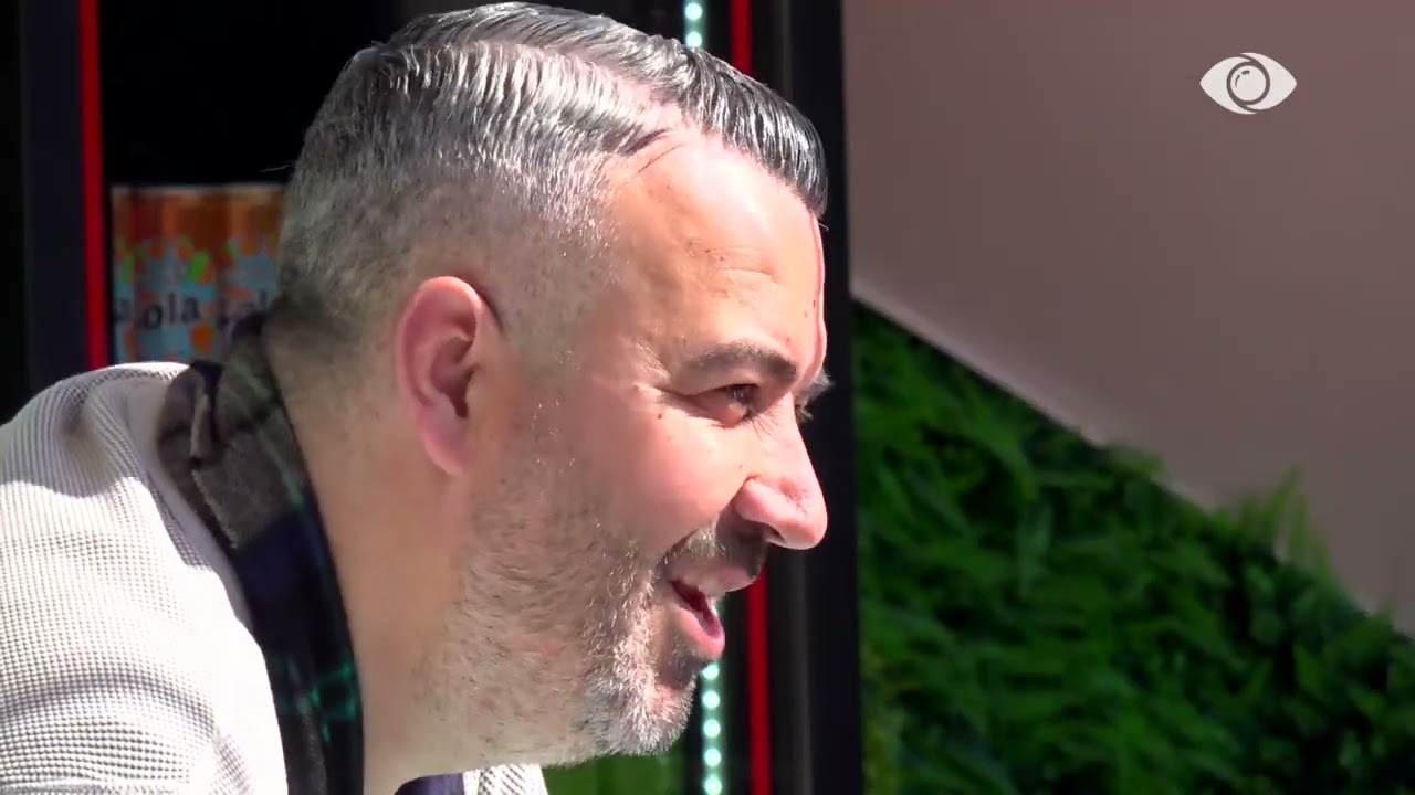 Guxo të më puthësh dhe do e shohësh/ Selin- Rogertit: Ti ke probleme…