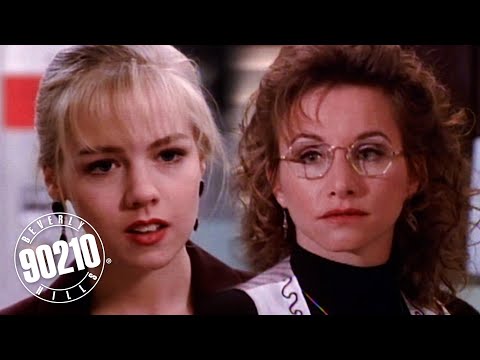 Kelly Eases Andrea's Embarrassment about Being Inexperienced