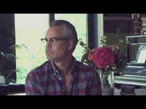 Henrik Schyffert läser Tomas Andersson Wij