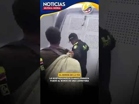 Lo sorprendieron prendiendo fueg0 al borde de una carretera en Tolima.