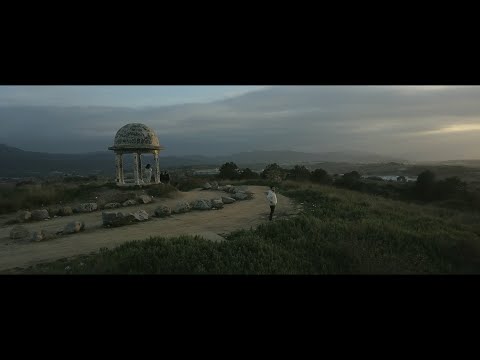 WHOTINI - COM PENSES prod LOGAN MC KMPLE