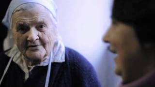 preview picture of video 'Il magico dolce di Natale a Sussisa 2011 - Il panettone genovese'
