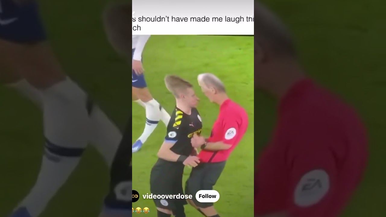 Referee with the wobbly filter on #soccer #futbol #referee #yellowcard