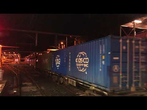 G521 and B67 on the Deniliquin empty rice train through Sunbury in the early hours 13/7/2018