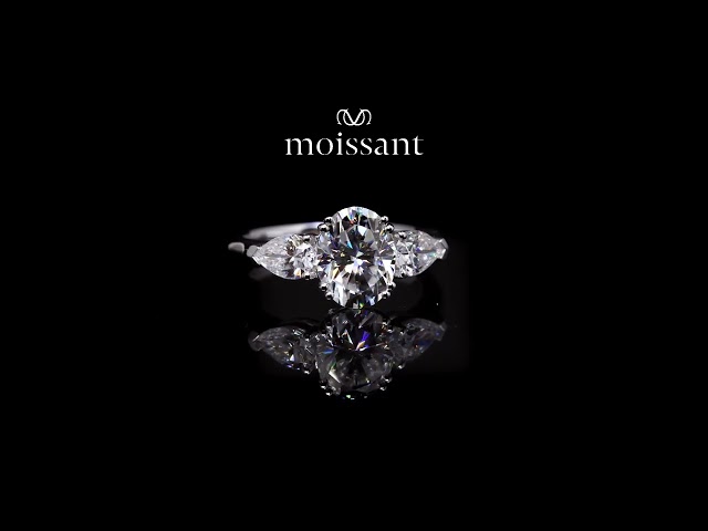 خاتم 2.96 قيراط Oval Pear Three stones