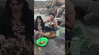 Download lagu Nikmat nya Makan Berdua di Pinggir sungai Bersama Revi Mariska. mp3 Download lagu Nikmat nya Makan Berdua di Pinggir sungai Bersama Revi Mariska. mp3