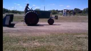 preview picture of video 'Oliver 77  Pulling Tractor at Zearing, Iowa 07/28/2013'