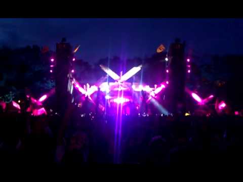 Q-BASE RAVEOLUTION 2011 showtek