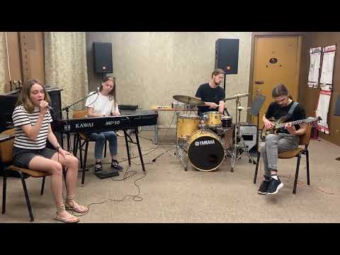 Rugilė Satkauskienė- Vieninteliai namai (Liucė cover)