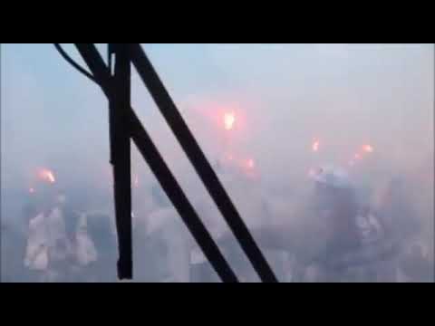 Falange Grená do Caxias chegando ao Alfredo Jaconi