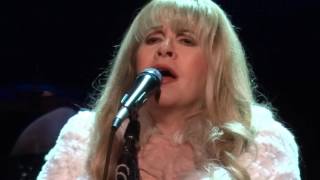 Stevie Nicks Gets Emotional Dedicating &quot;Moonlight&quot; to Prince - 12-11-16
