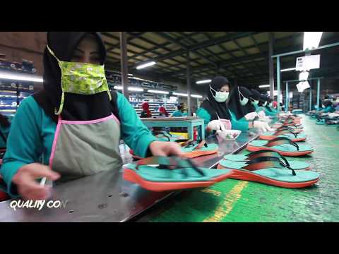 Begini Ternyata Proses produksi Superlight sandal Consina yang ringan