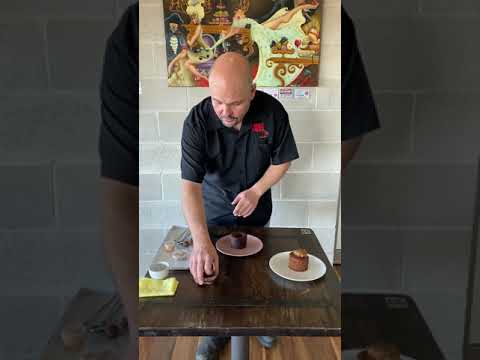 Sabor Dessert Bar - Snickers bomb & Sticky date pudding plate up