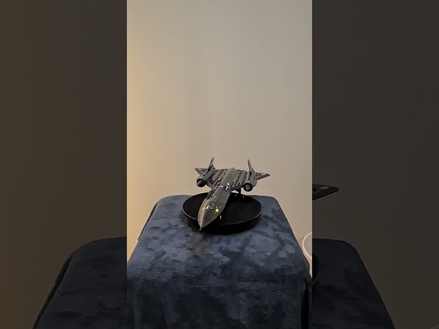 Vídeo relacionado con WANGE Maqueta de SR-71 Blackbird. Modelo de Avión de Reconocimiento Estratégico para Armar con Bloques. Aeromodelismo 1:74
