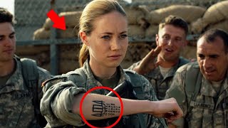 Они Смеялись Над Татуировкой — А Потом Застыли, Когда Командир Морских Котиков Отдал Ей Честь