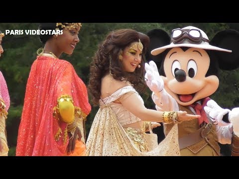 VIDEO Camille Mesnard "GhôlDivah" @ Disneyland Paris summer 2019 during the Jungle Book Jive show