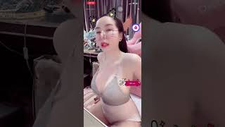 BIGO live: Thailand hot lady lives video shake her big boobs.