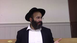 אדם שכותב ביד ימין אך רוב כוחו ביד שמאל איך יניח תפילין? (הרב אלחנן משה נחמנסון) - התמונה מוצגת ישירות מתוך אתר האינטרנט יוטיוב. זכויות היוצרים בתמונה שייכות ליוצרה. קישור קרדיט למקור התוכן נמצא בתוך דף הסרטון