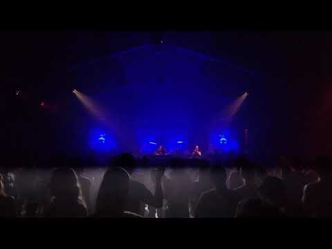 DJ Pavo spinning 'The People Want More' by Darrien Kelly @ Decade 23-Oct-2021 Hemkade Zaandam