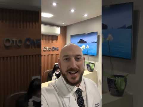 Refluxo gastríco causa tosse? Sim, pigarro, rouquidão e incomodo na garganta também são comuns