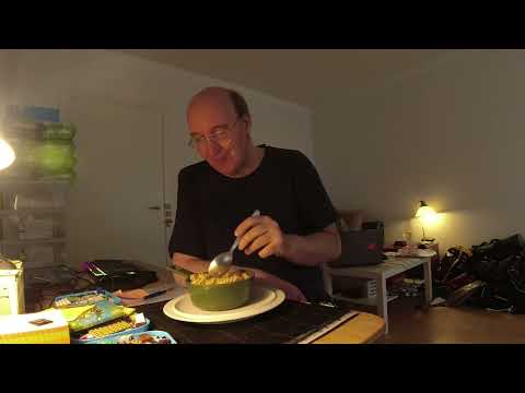 MongoTV_9976 - Min Aftensmad - Del 1 - HØNSEBOUILLON SUPPE Med PØLSE - LØG - GULERØDDER -PASTASKRUER