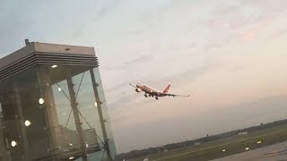 Passengers scream in terror as pilot performs incredibly low stunt when Air Berlin flight lands for