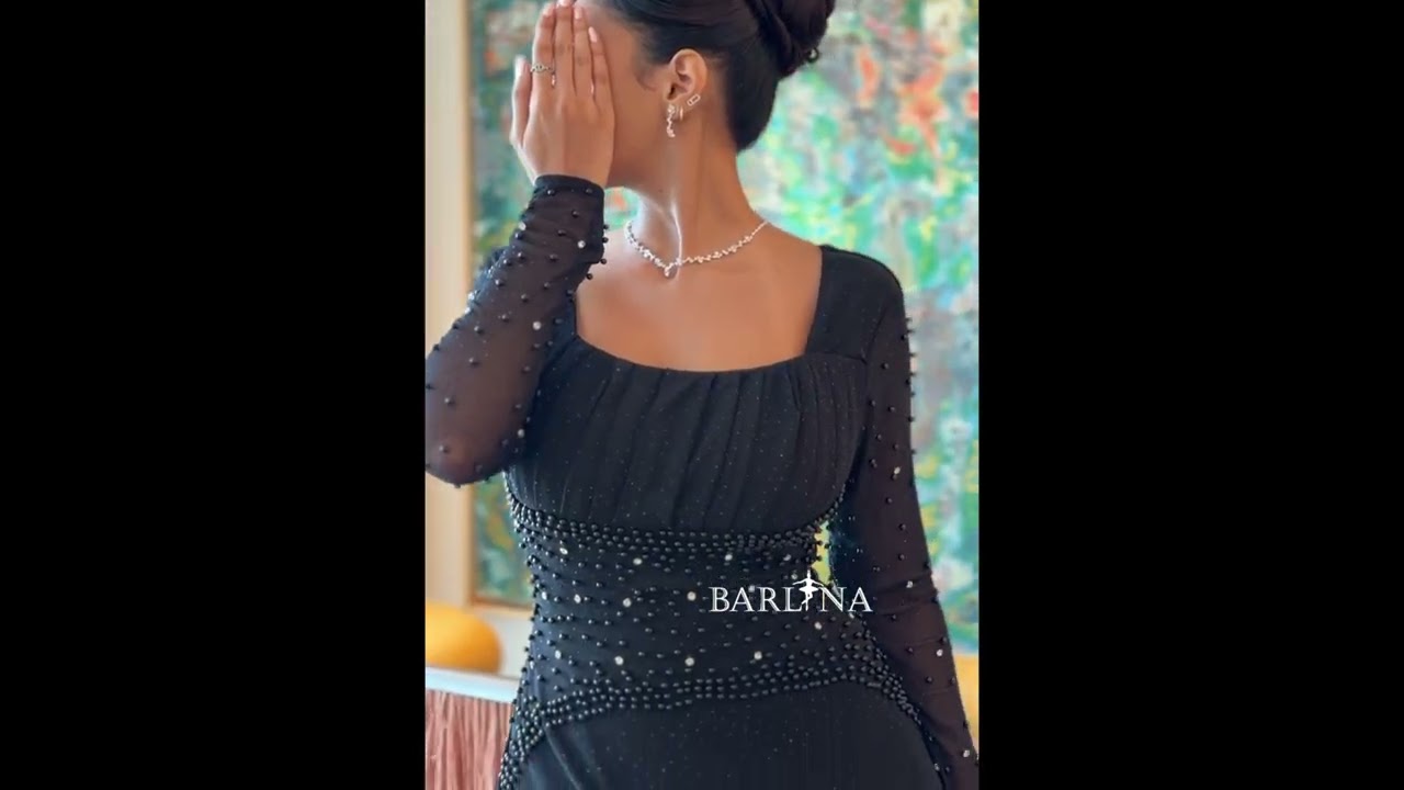 Black dress with long sleeves adorned with pearls - S