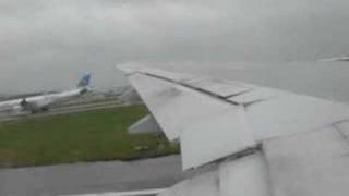 preview picture of video 'BA 777 Takeoff Heathrow 09R'