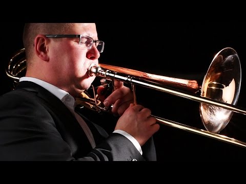 Trombonelepper i supersakte film // A trombonist's lips in super slow motion