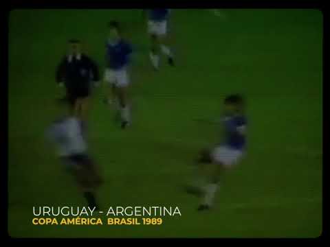 Diego Maradona en Argentina vs Uruguay 1989