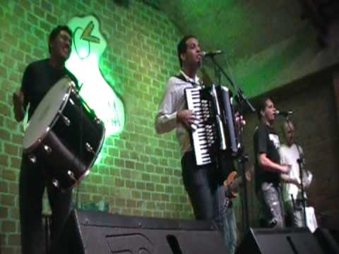 MESTRINHO  NO CANTO DA EMA - DANÇANDO ARMADO