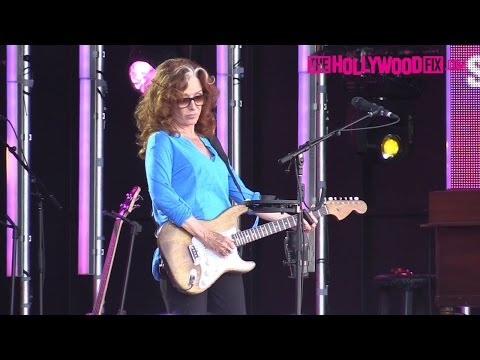 Thumbnail for Bonnie Raitt Soundchecks Before Her Performance On Jimmy Kimmel Live! 7.26.16 by Bonnie Raitt