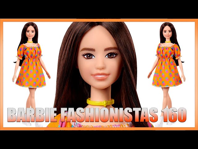 Vídeo relacionado con Barbie Muñeca Fashionistas n.247 con Pelo Negro Rizado, Vestido de Rayas Rosas y Verdes con Cuello y Accesorios como un Reloj Naranja y Unas Zapatillas Blancas, JJN60