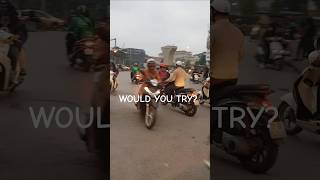 베트남 하노이에서 길 건너기 | How to cross the street in Hanoi #2 PHÚT H…