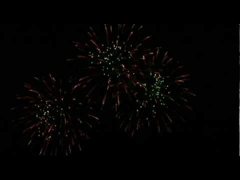 Lidu 5 inch Gold Brocade Crown with Green Strobe Pistil